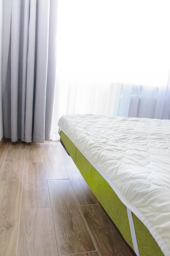 Scandinavian Poltava Apartments With 2 Rooms, 3 Beds 1 Sofa Екстериор снимка